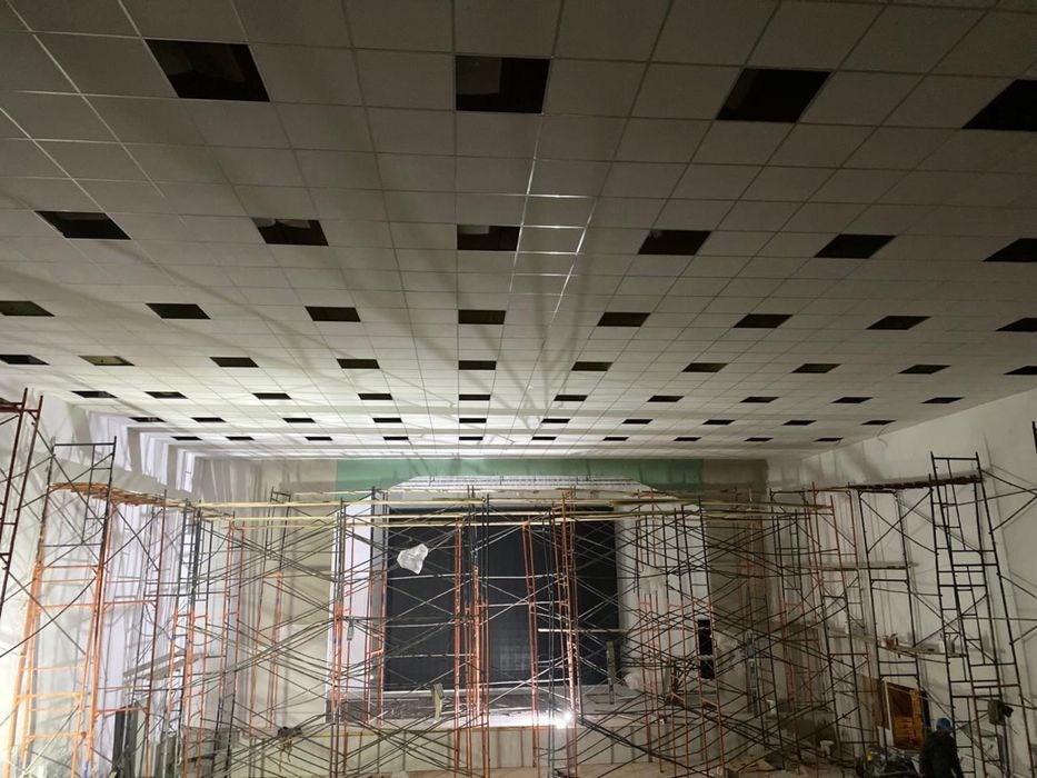 Установка подвесных потолков