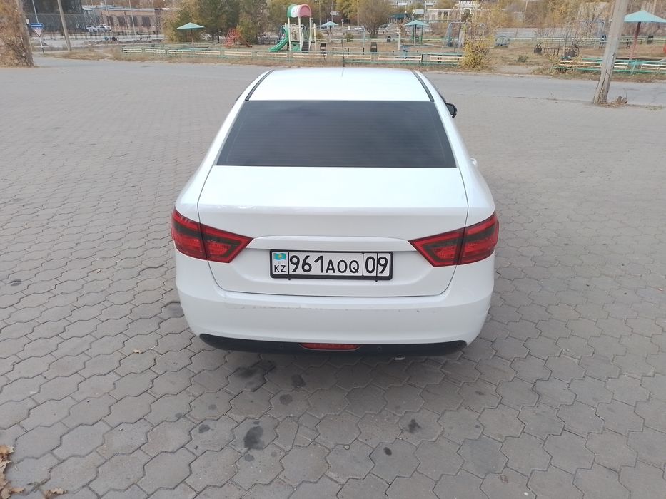 Продаю Весту 2021г.