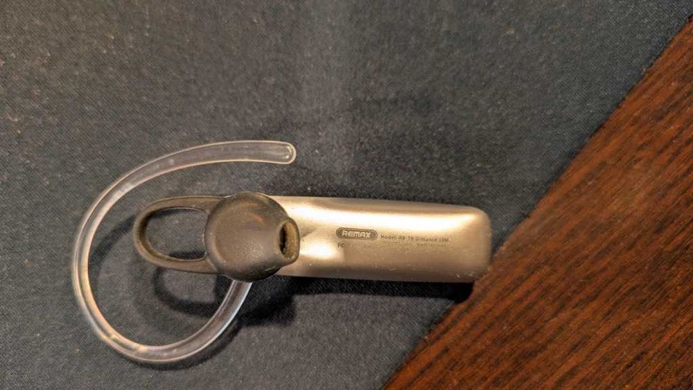 Bluetouth слушалка като нова