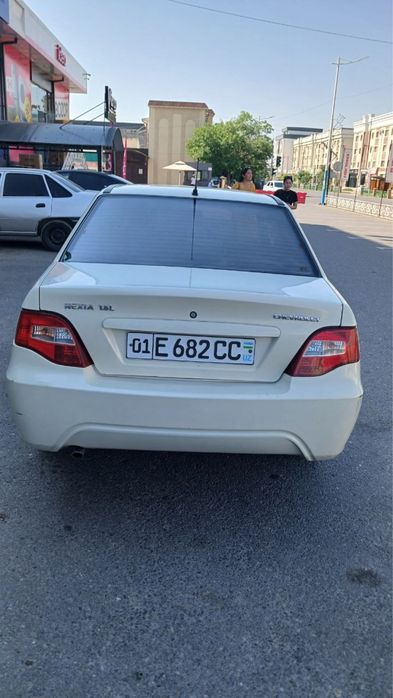 Nexia 2  sotiladi