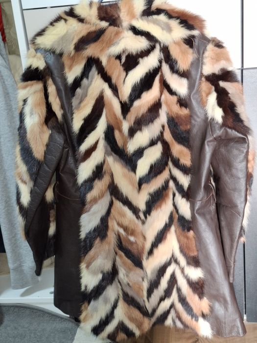 Vând haină de blană