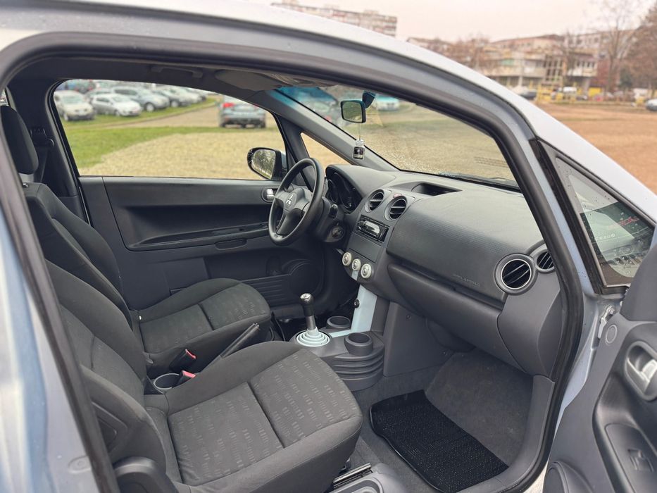 Vând Mitsubishi colt