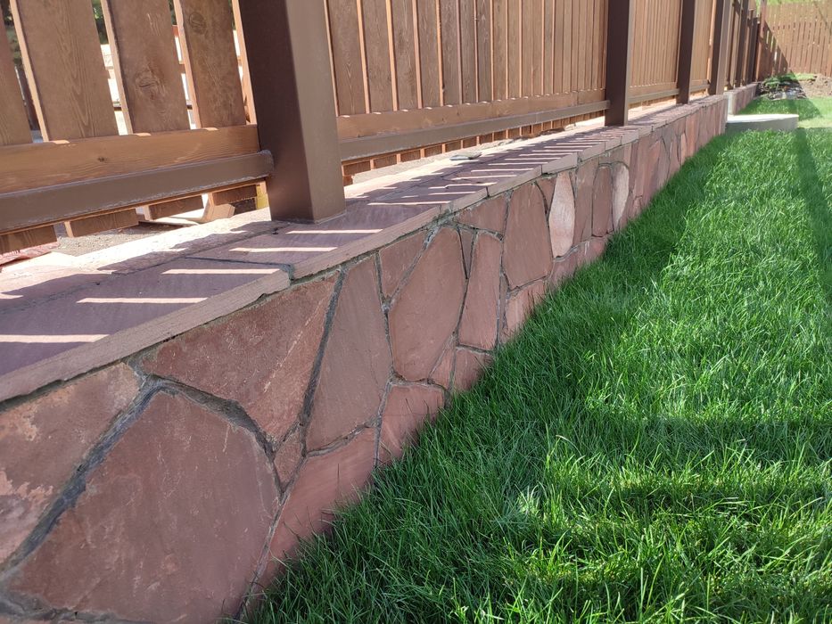 Плитняк Бордовый оптом