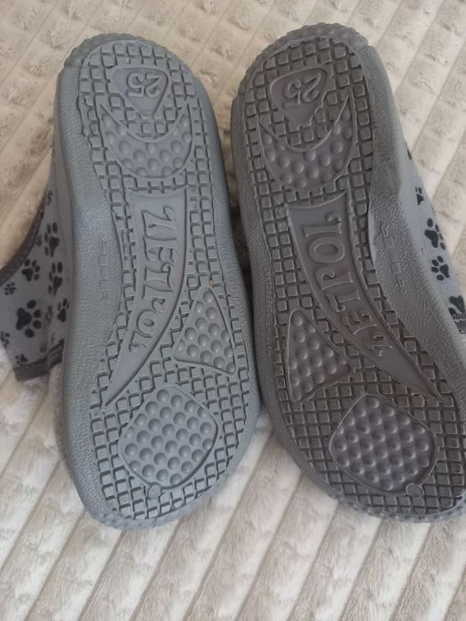 пантофи 25 номер за градина/ясла 10 лв