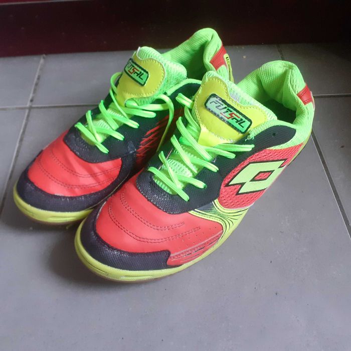 Vand adidasi fotbal Lotto Futsal originali, 42, pret 80 lei