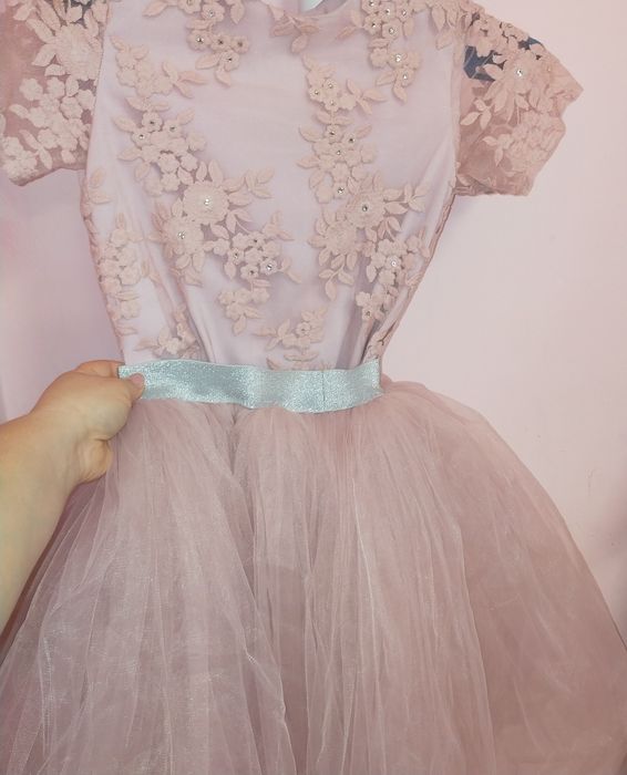 Продам парные платья для девочек