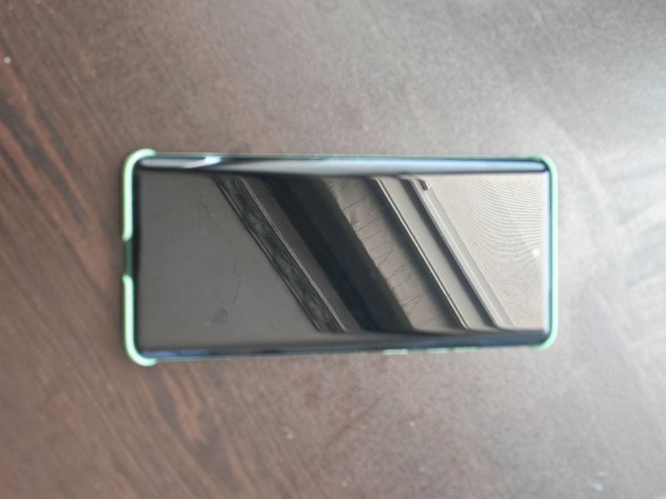 Motorola Edge 60 с зарядно и всичко
