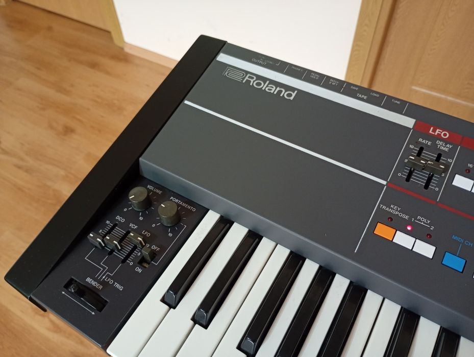 ROLAND JUNO-106 sintetizator orga pian