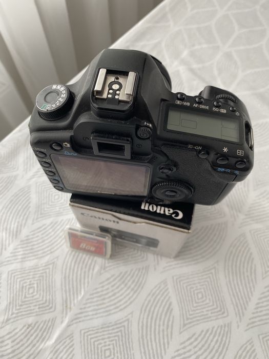 Canon 5d mark 2 с обюективом Canon 50mm f/1.8