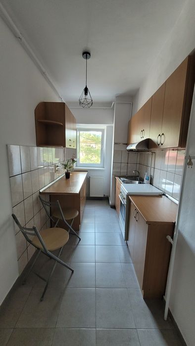 Inchiriez apartament cu o camera amplasat central