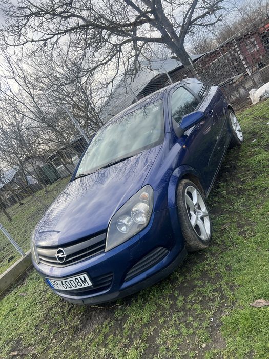 Vand sau schimb opel astra h gtc masina nu trage .