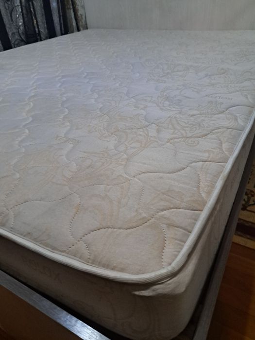 Продам матрас на кровать 160х200 см