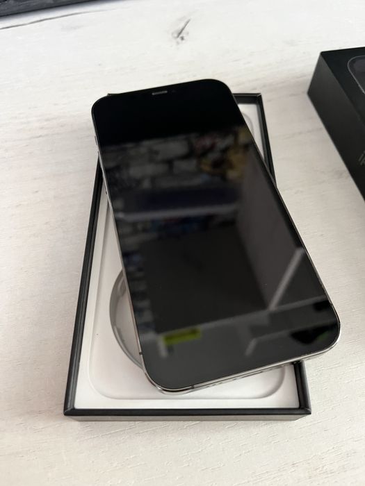Продам Айфон 12 про 256gb