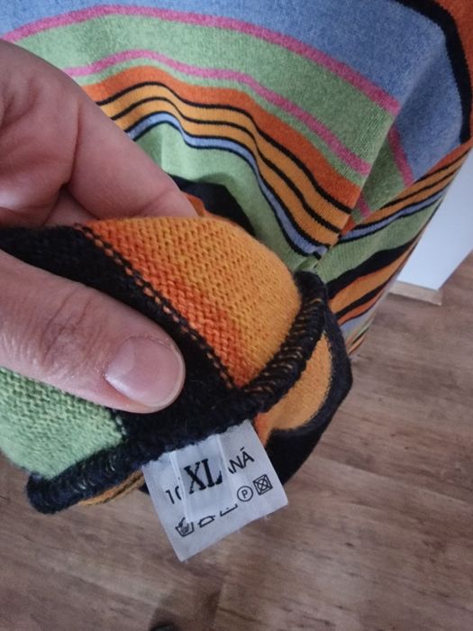 Pulover barbatesc, 100% lana, moale si pufos, marimea XL, ca nou