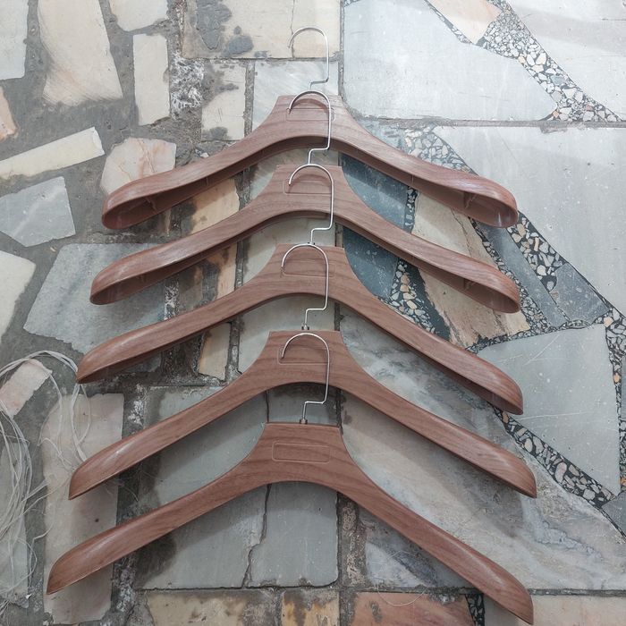пластиковые Вешалка для одежды. Plastmassadan yasalgan kiyim uchun ves