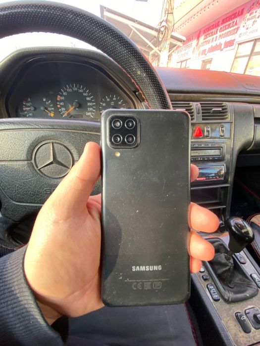 Самсунг а 12 срочна продам