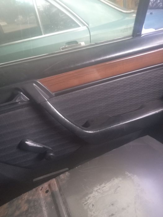 Продам сиденья 124 мерседес комплект ёлка