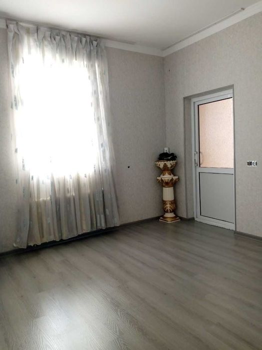 Uy, Nazarbek, Turkiston