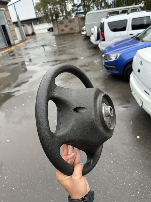Продам руль от приоры 1