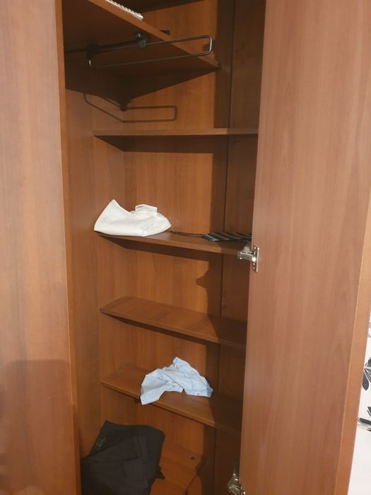 Шкаф угловой в хорошем состоянии