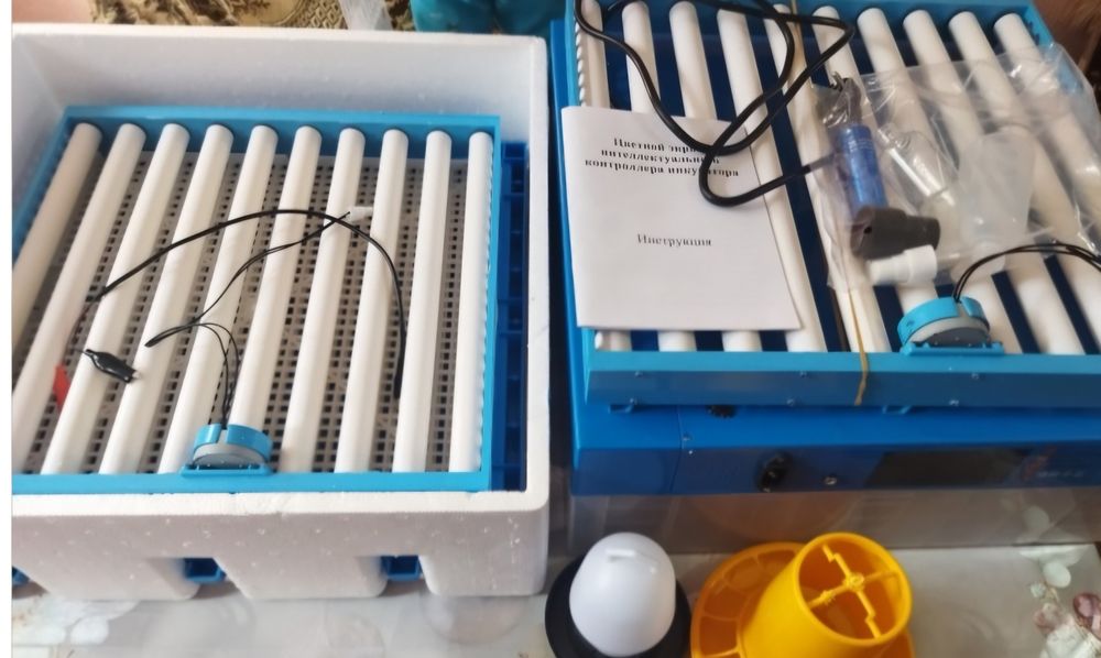 Продам инкубатор на 128 яиц.