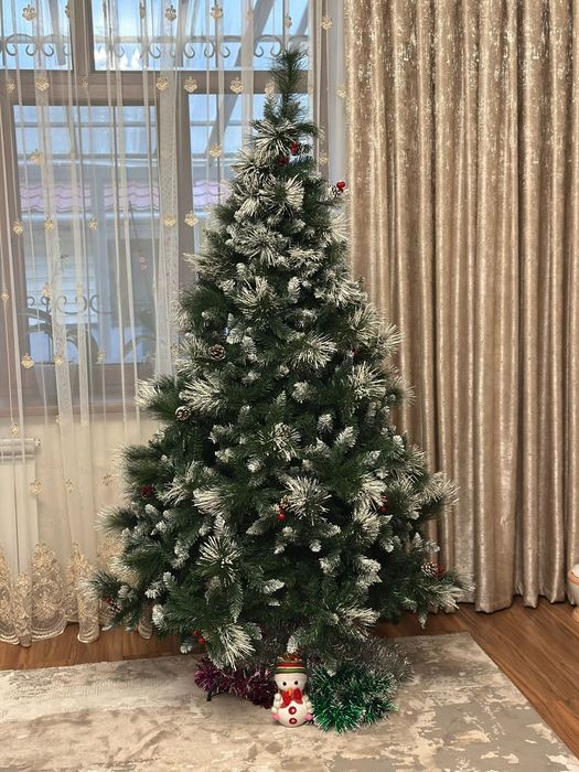 Продам ёлку искусственную.