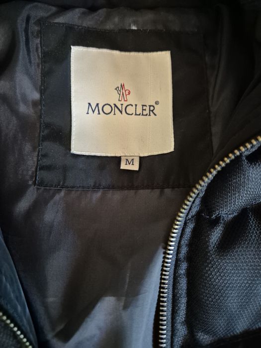 Vesta Moncler dama. Guler detașabil