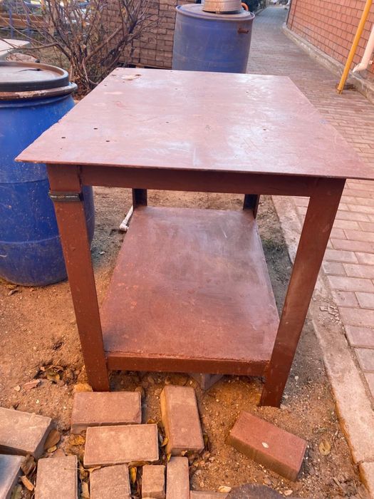Стол железный рабочий