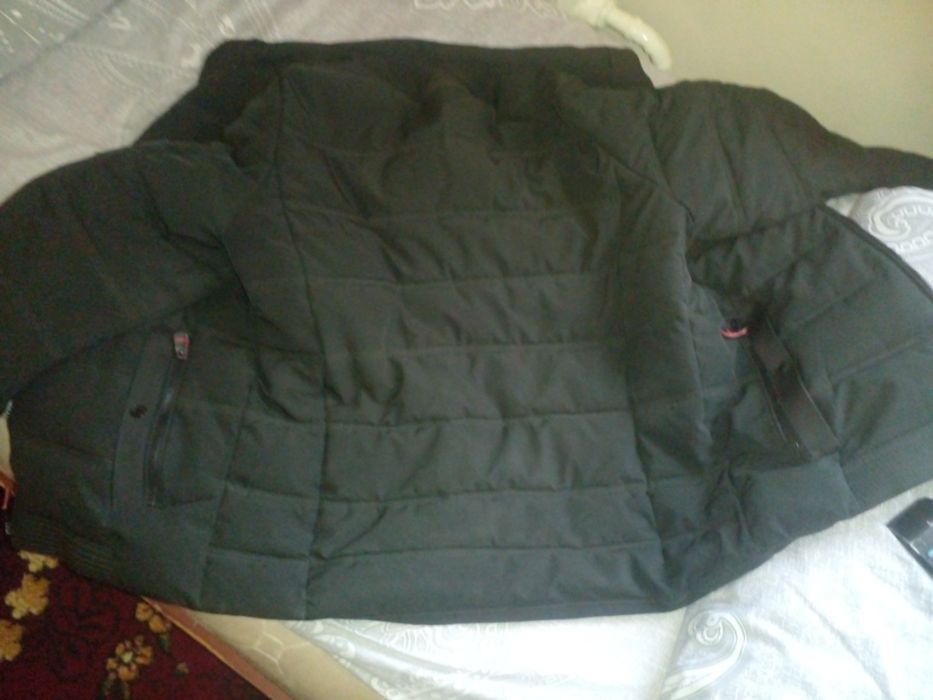 Kurtka sotiladi bolalarniki