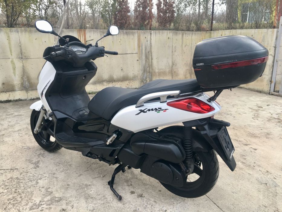 Yamaha X-Max 250