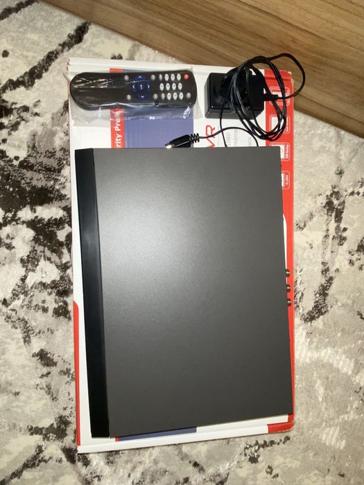 Hikvision ds-7204hqhi-f1/n  нов