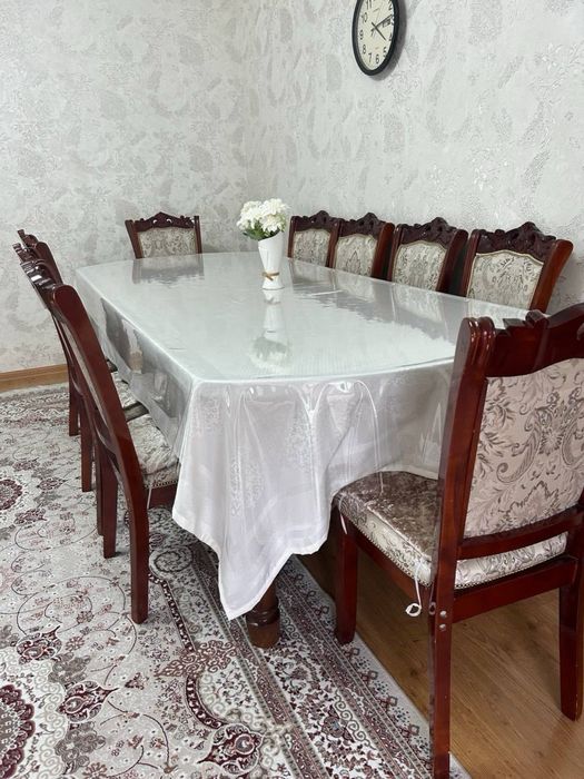 Стол со стульями