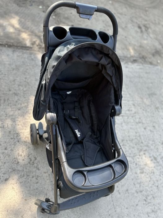 Продам детскую коляску Joie