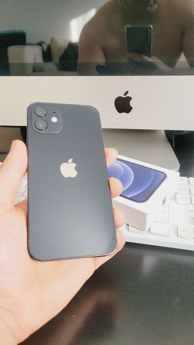 Iphone 12 128gb в одих руках