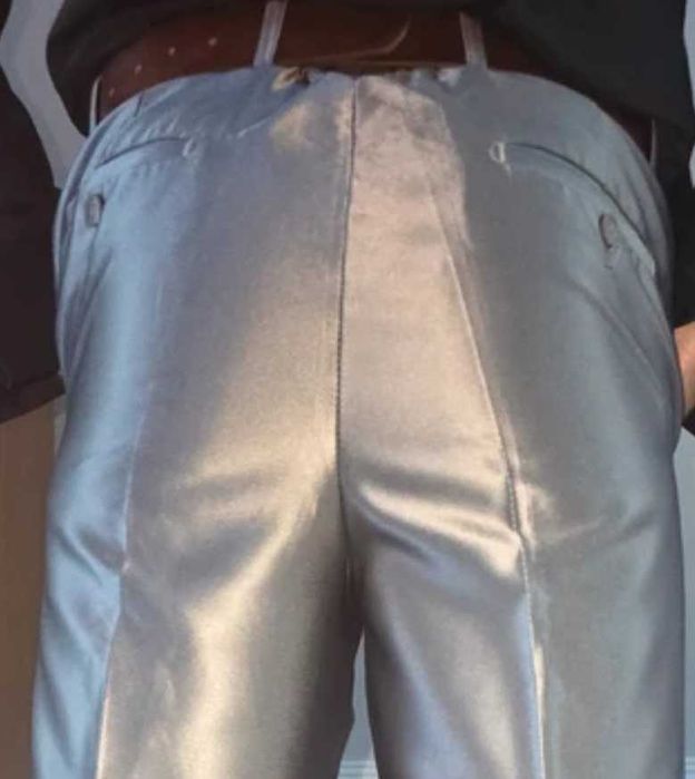 Pantaloni luciosi de costum, pentru barbati cu atractie la costume.