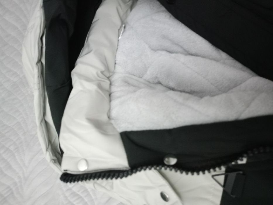 Продам детскую куртку