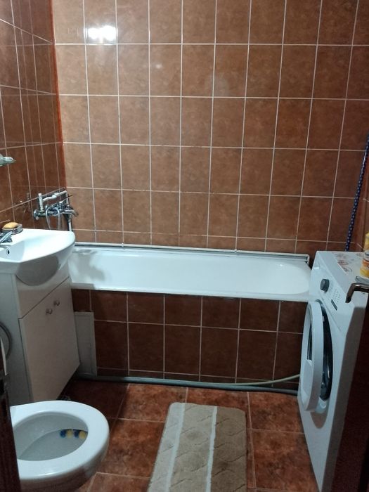 Inchiriez apartament