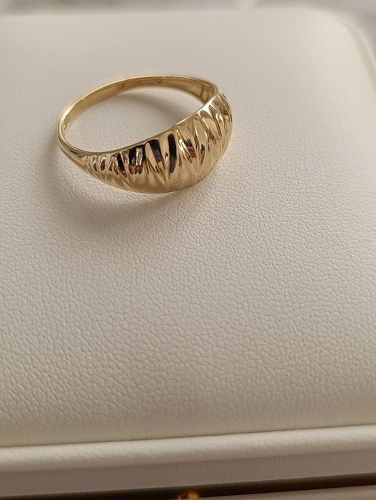 Золотое кольцо Турецкая модель проба 585 вес 1,52 гр Размер гдето 18,