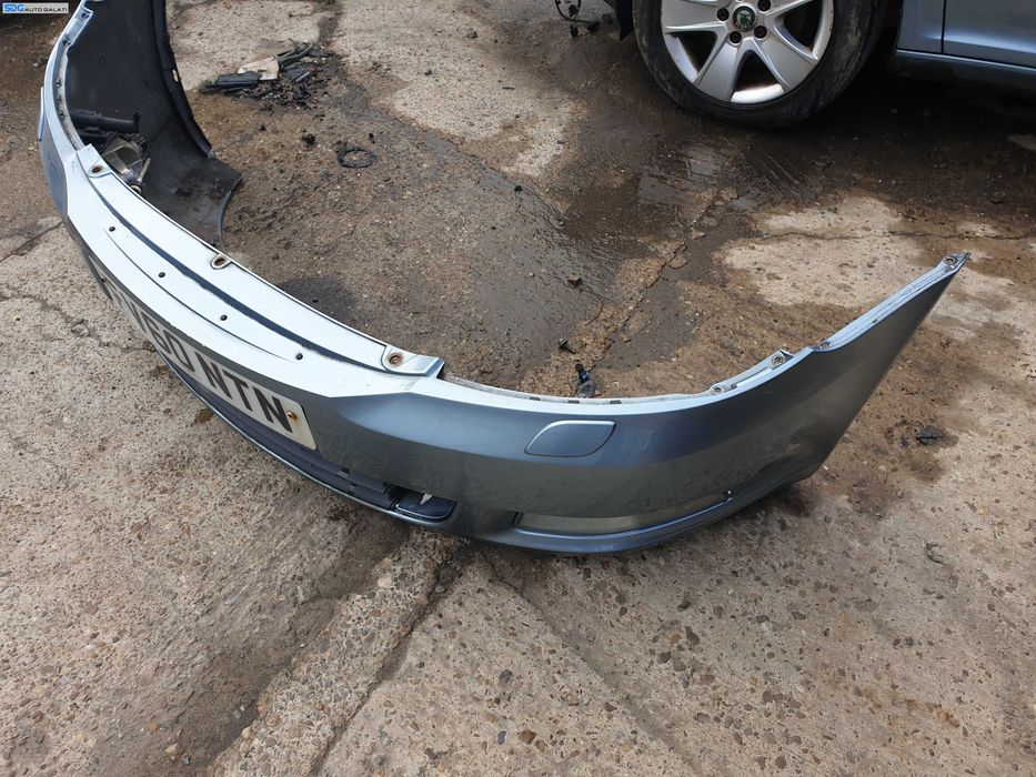 Bara Spoiler Fata cu Grile Proiectoare si Spalatoare Faruri Skoda Octavia 2 FL Facelift 2008 - 2013 Culoare LF5X [K7895]