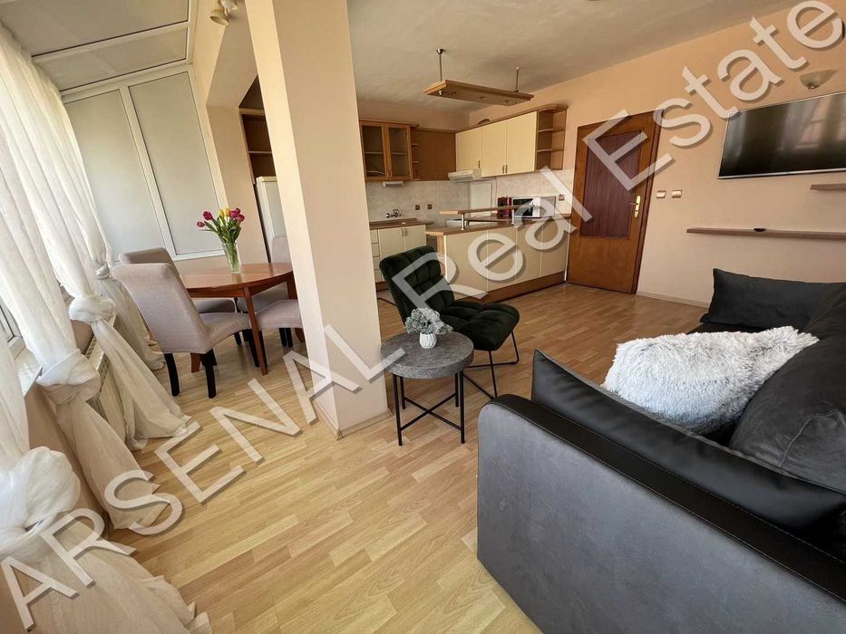 Дава се под наем Тристаен апартамент в София, Център - 100 кв.м за 900 € - Снимка #2