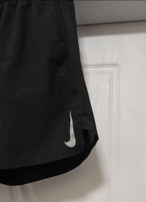 Мъжки оригинални шорти със клин.  Като нови. Nike Challenger DRI FIT.
