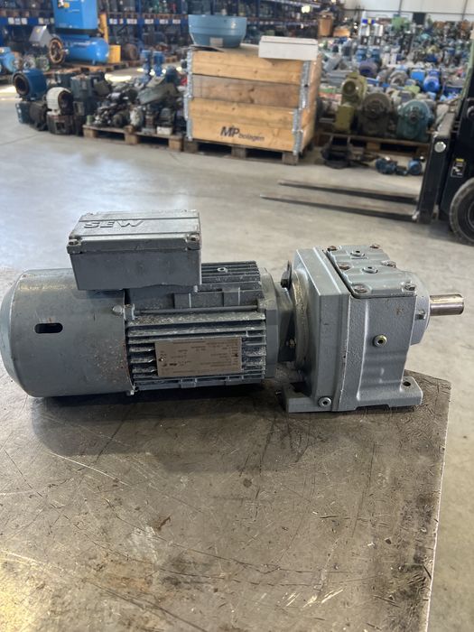 Мотор-редуктор SEW 0.55 kW 22 RPM
