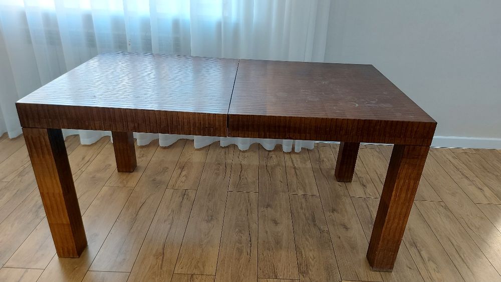 Продаются стол и стулья, диван Б/У