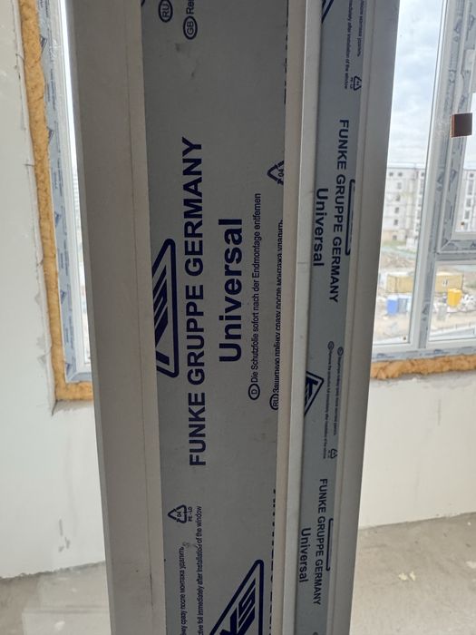 Продам балконную дверь с окнами