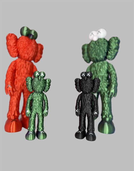 Figurină KAWS bff (replica Elmo),texturat, 30 cm