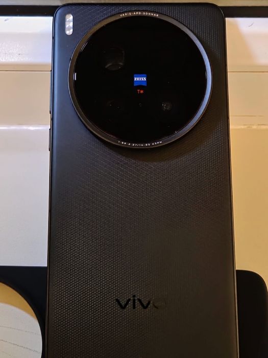 Телефон Vivo x200 ultra