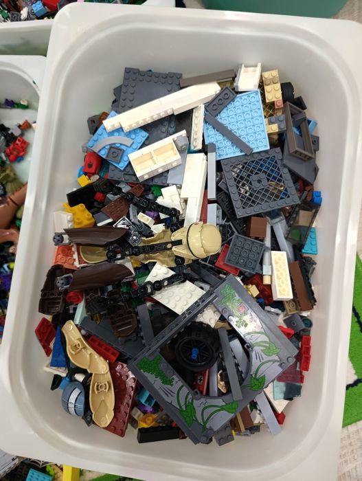 Продам очень много лего