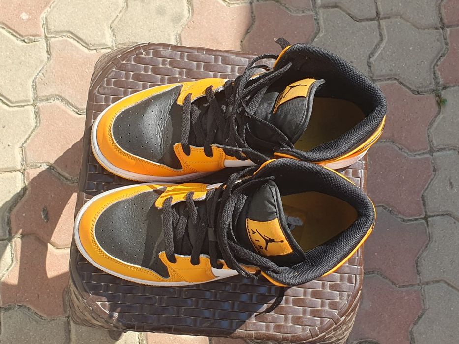 Nike Air Jordan 1 Mid TAXI (mărimea 40)