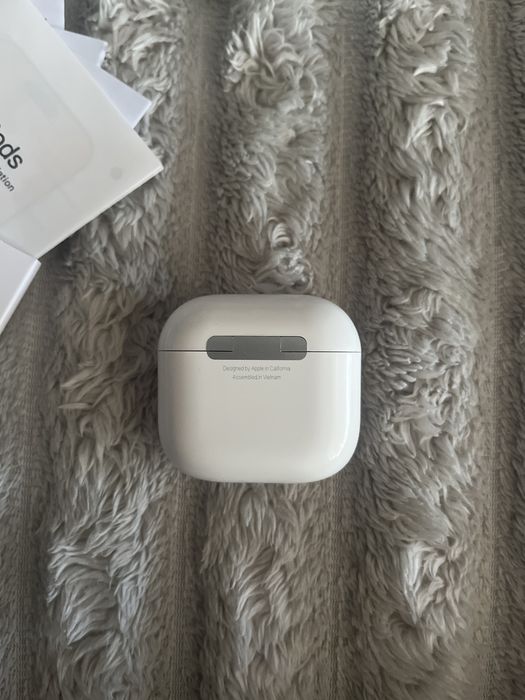 Apple AirPods 4 ANC