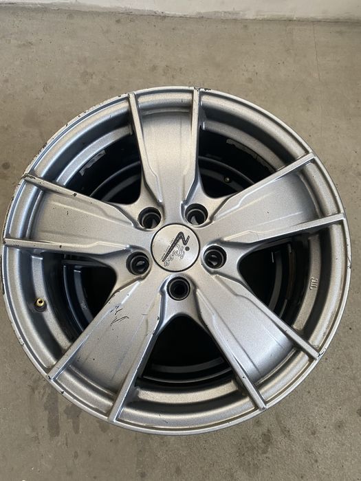 Продам 2 литых диска